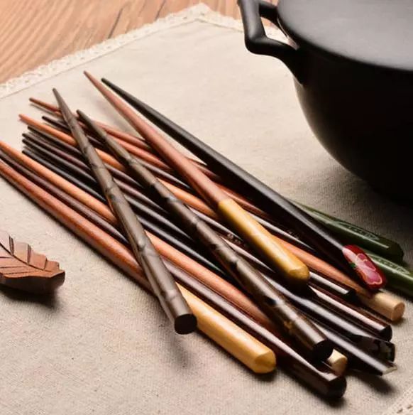 筷子出现霉斑别扔,从家政那学了一个清洁方法,去除霉斑还能用