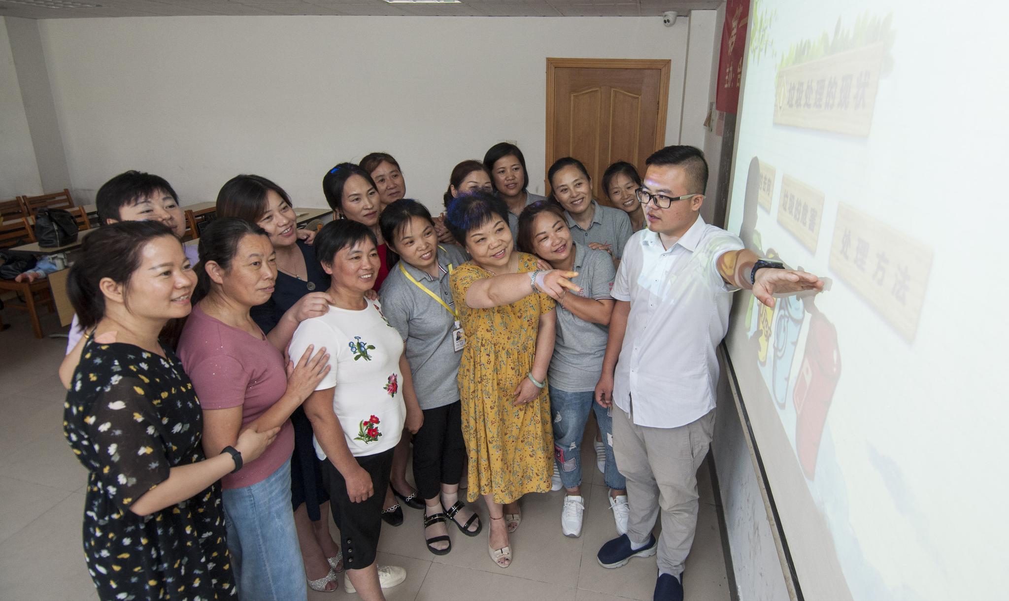 安徽合肥:“垃圾分类”引入家政服务